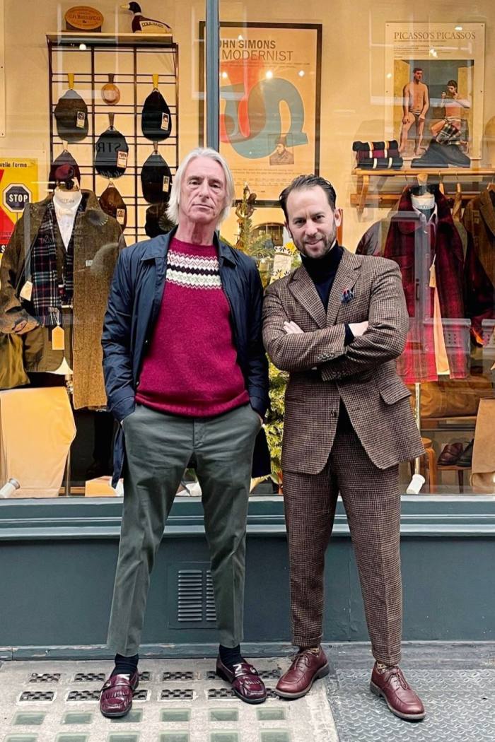 Paul Weller (à gauche) et Paul Simons à l’extérieur de la boutique