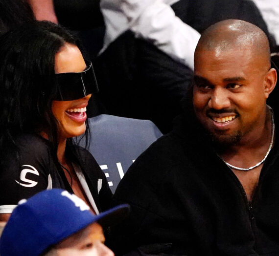 Date Night Photos! Kanye West et Chaney Jones se mettent à l’aise au match de la NBA