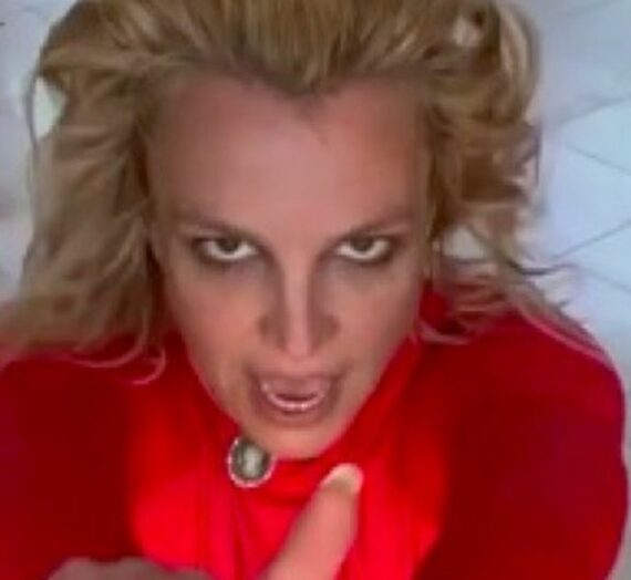 Britney Spears remercie le « petit diable » Justin Bieber pour sa musique et ses danses