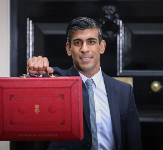 analyse | Rishi Sunak, le conservateur solitaire qui défend les restrictions budgétaires au Royaume-Uni