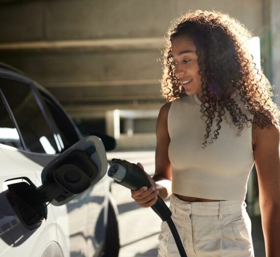 Les voitures électriques « perdent de la valeur deux fois plus vite que les véhicules à essence »