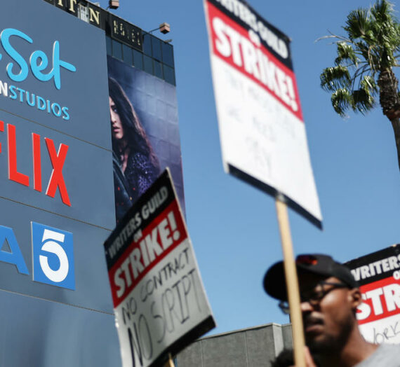 Pourquoi les grèves des acteurs et des scénaristes sont de bonnes nouvelles pour Netflix