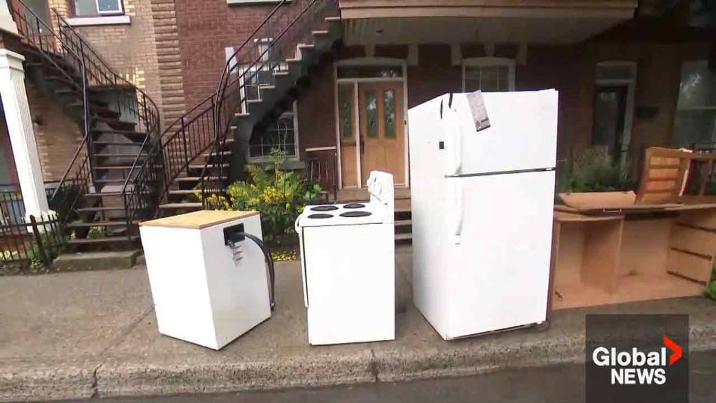 Cliquez pour lire la vidéo : « Les Montréalais sont encouragés à recycler après le 1er juillet »