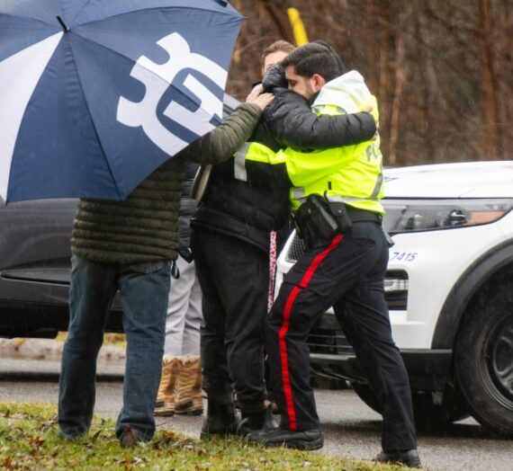 Un adolescent est mort et un autre est porté disparu après être tombé à travers la glace à Ottawa au milieu d’une série d’incidents similaires à travers le Canada